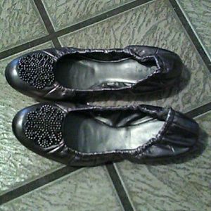 Tahari Flat Ballet Shoes